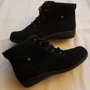 Cobbie Cuddlers Suede Black Shoes 10W